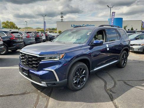 New 2025 Honda Pilot Touring image 3