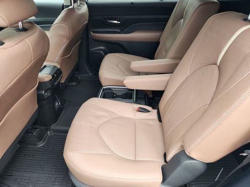 Used 2024 Toyota Grand Highlander AWD image 10