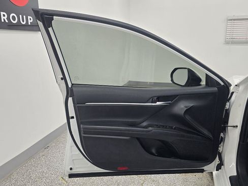 Used 2021 Toyota Camry SE FWD image 28