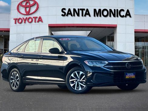 Used 2022 Volkswagen Jetta S image 1