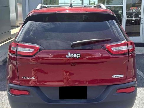 Used 2016 Jeep Cherokee Latitude w/ Cold Weather Group AWD/4WD image 6