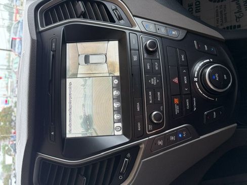 Used 2017 Hyundai Santa Fe FWD image 19