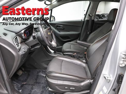 Used 2018 Chevrolet Trax LT w/ LT Convenience Package AWD/4WD image 14