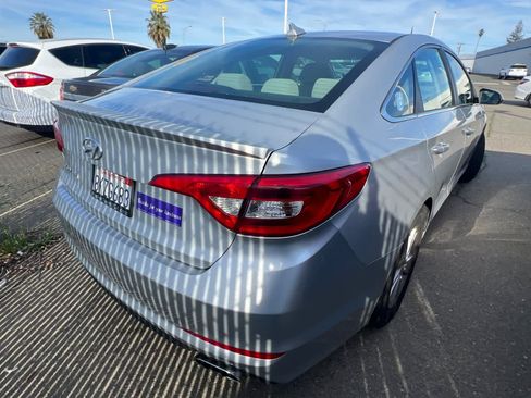 Used 2017 Hyundai Sonata SE image 2