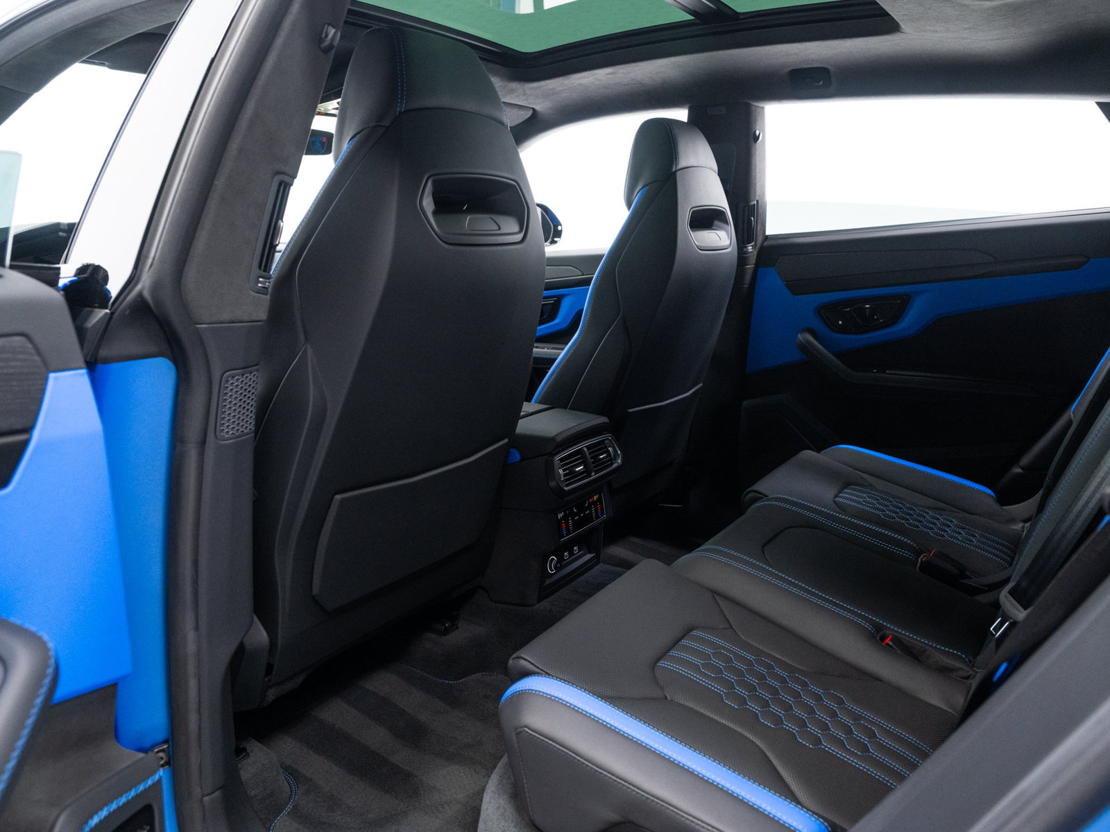 Used 2025 Lamborghini Urus SE AWD/4WD image 53