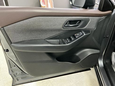 Used 2023 Nissan Rogue S image 11