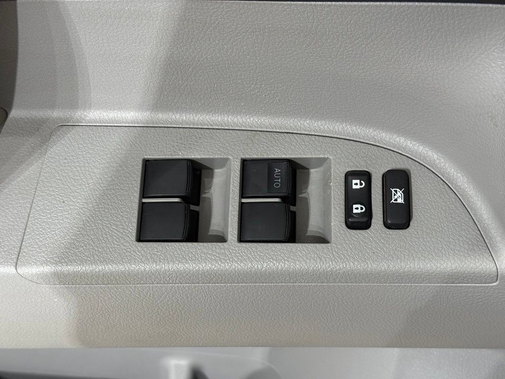 Used 2013 Toyota Highlander Limited AWD/4WD image 16
