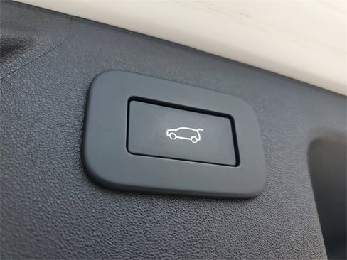 Certified 2024 Land Rover Discovery Sport Dynamic SE image 12