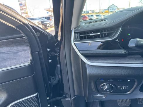 Used 2022 Jeep Grand Cherokee Limited 4xe image 12