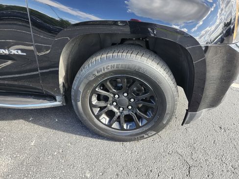 Used 2019 GMC Yukon XL SLT AWD/4WD image 12