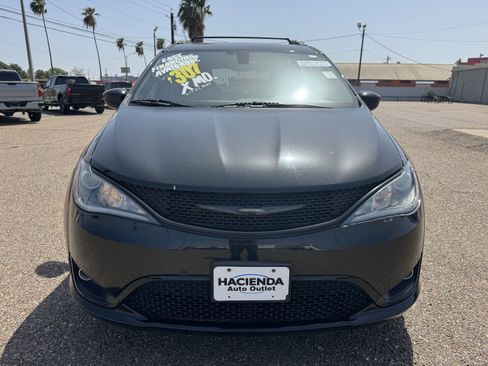 Used 2019 Chrysler Pacifica Touring-L w/ S Appearance Package FWD image 6