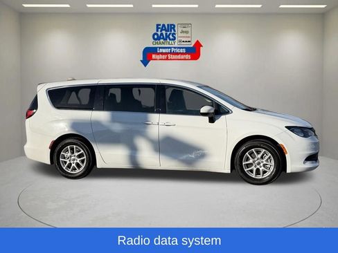 Used 2022 Chrysler Voyager LX image 6