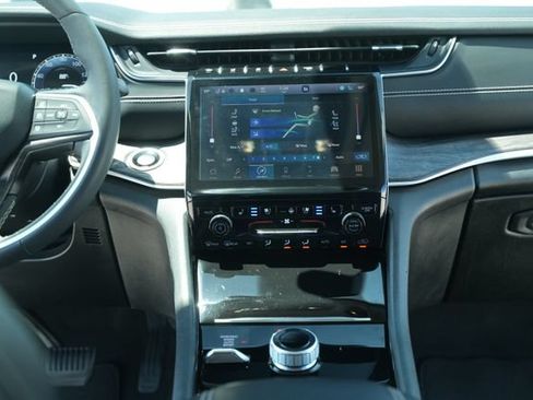 Used 2023 Jeep Grand Cherokee L Limited w/ Luxury Tech Group II AWD/4WD image 29