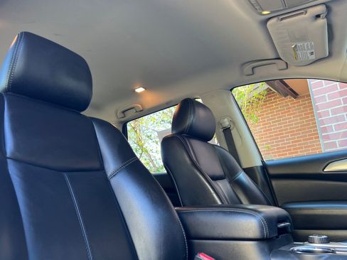Used 2018 Nissan Pathfinder SL AWD/4WD image 23