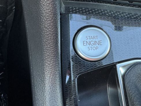 New 2025 Volkswagen Taos SE image 22