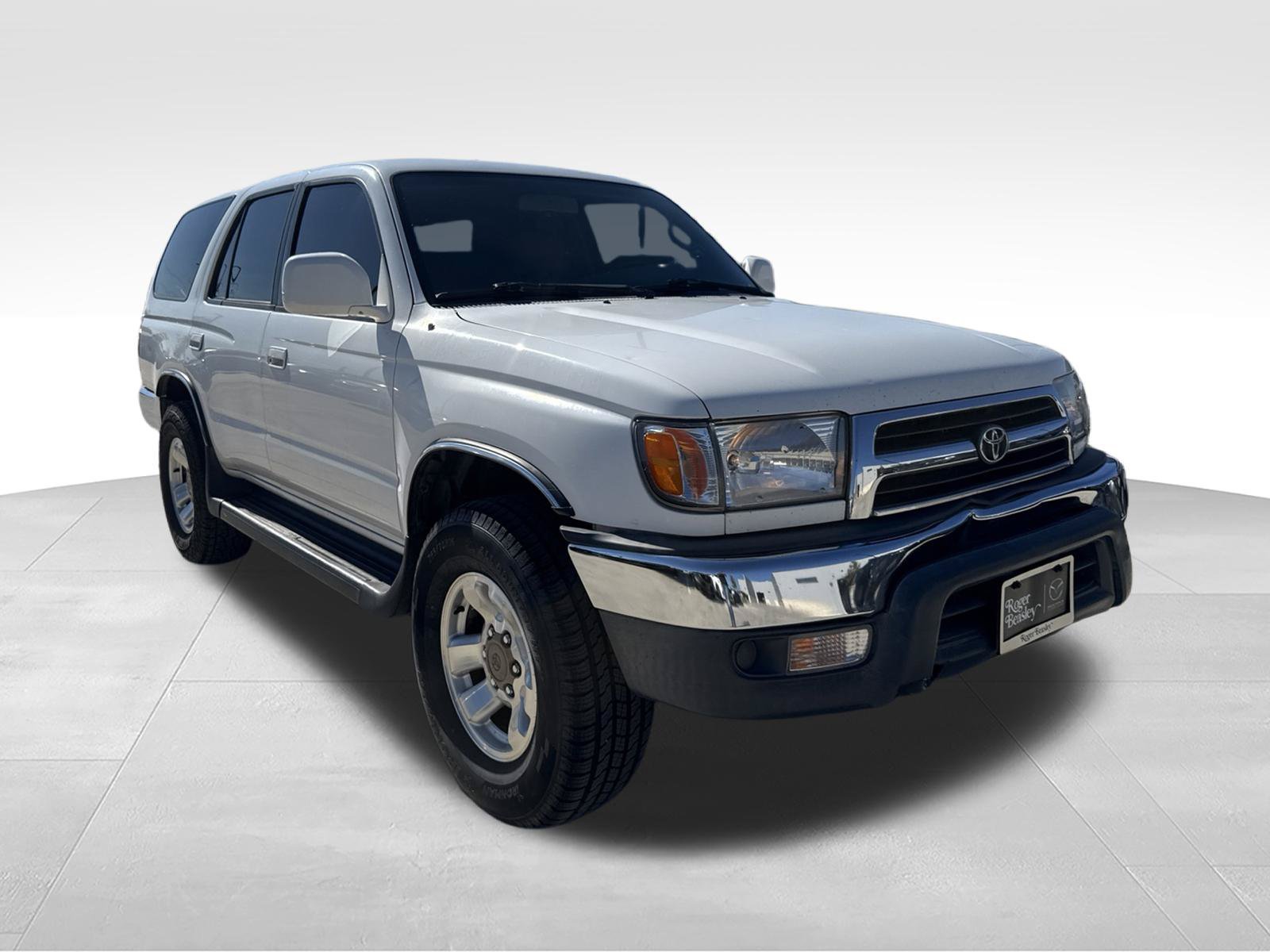 Used 2000 Toyota 4Runner SR5 RWD image 3