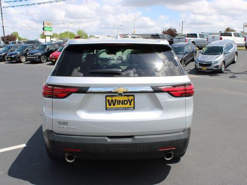 Used 2022 Chevrolet Traverse LS FWD image 7