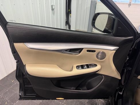 Used 2019 INFINITI QX50 Essential w/ Premium Heat Package image 8