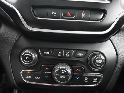 Used 2021 Jeep Cherokee Latitude Lux 80th Anniv w/ Quick Order Package 26U 80TH AWD/4WD image 19