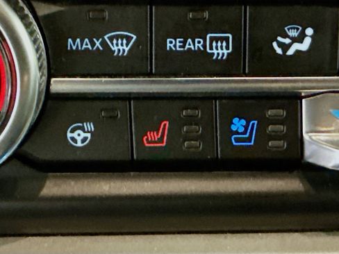 Used 2024 Ford Expedition XLT image 25