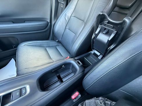 Used 2020 Honda HR-V Touring image 25