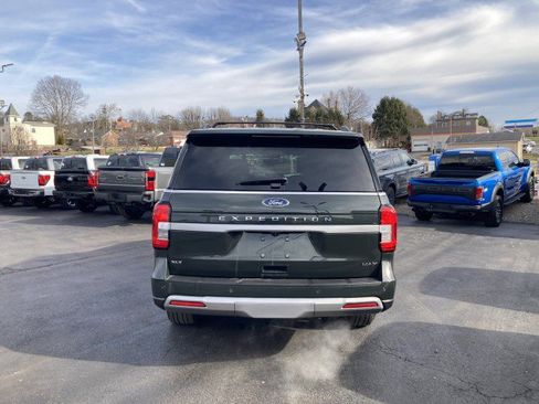 Certified 2023 Ford Expedition Max XLT image 6