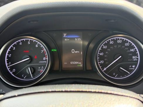 Used 2021 Toyota Camry SE w/ Convenience Package FWD image 11