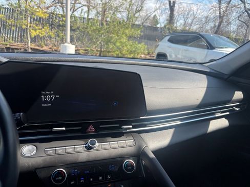 Used 2025 Hyundai Elantra SEL image 36