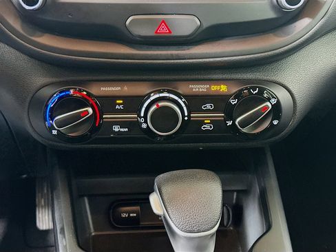 Used 2025 Kia Soul LX w/ LX Technology Package FWD image 23