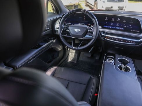 Used 2025 Cadillac Lyriq Luxury w/ LPO, Floor Liner Package AWD/4WD image 25