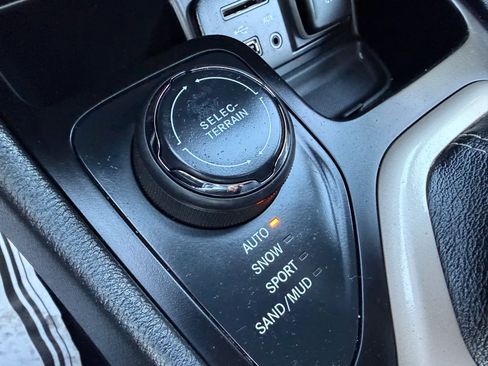 Used 2014 Jeep Cherokee Limited AWD/4WD image 44