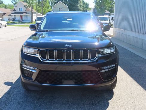 Used 2023 Jeep Grand Cherokee Limited w/ Luxury Tech Group II AWD/4WD image 13