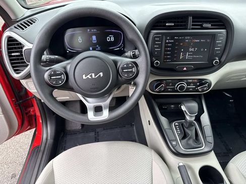 Used 2023 Kia Soul LX w/ Option Group 015 FWD image 17