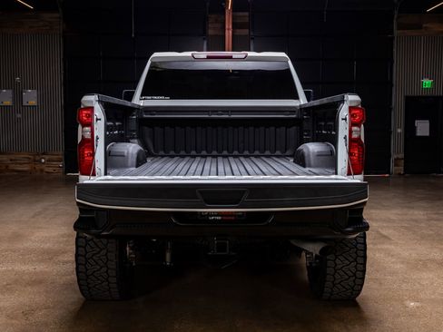 Used 2023 Chevrolet Silverado 2500 Custom w/ Custom Convenience Package image 8