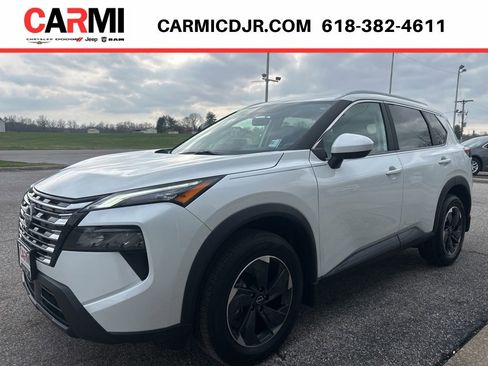 Used 2024 Nissan Rogue SV w/ SV Premium Package image 3