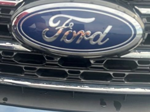 Used 2020 Ford Explorer XLT w/ Equipment Group 202A AWD/4WD image 29