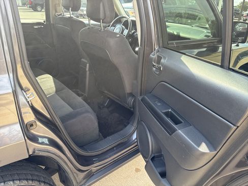 Used 2017 Jeep Patriot Sport w/ Power Value Group FWD image 12