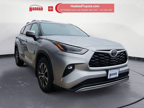 Used 2021 Toyota Highlander XLE AWD/4WD image 8