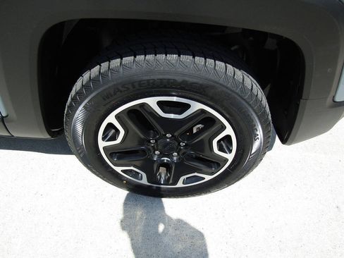 Used 2016 Jeep Renegade Trailhawk AWD/4WD image 19