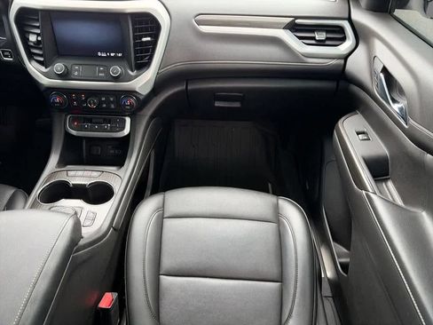 Used 2021 GMC Acadia SLT w/ LPO, Floor Liner Package FWD image 13