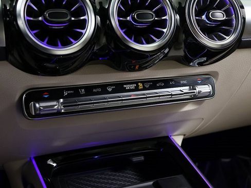 Certified 2025 Mercedes-Benz GLB 250 4MATIC image 21