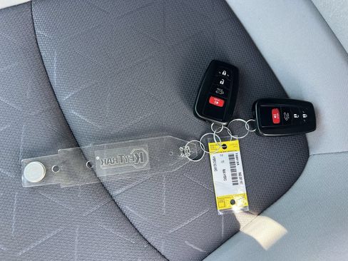 Used 2021 Toyota RAV4 XLE w/ Convenience Package AWD/4WD image 37