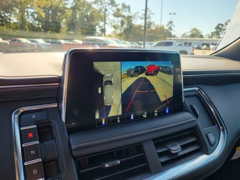 Used 2024 GMC Yukon XL SLT w/ SLT Premium Package image 24