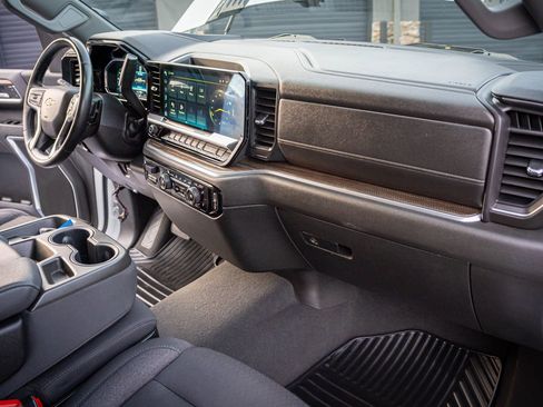Used 2024 Chevrolet Silverado 2500 LT w/ Convenience Package AWD/4WD image 34