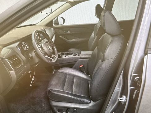 Used 2023 Nissan Rogue SV w/ SV Premium Package image 5