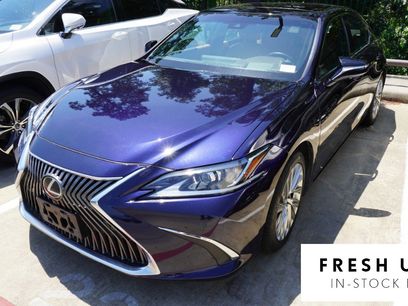 Used 2021 Lexus ES 350 Ultra Luxury w/ Accessory Package 2