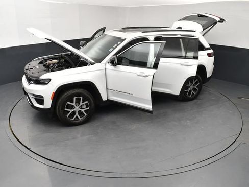 Used 2024 Jeep Grand Cherokee Limited AWD/4WD image 27