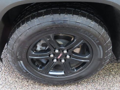 Used 2023 GMC Acadia AT4 w/ Technology Package image 17