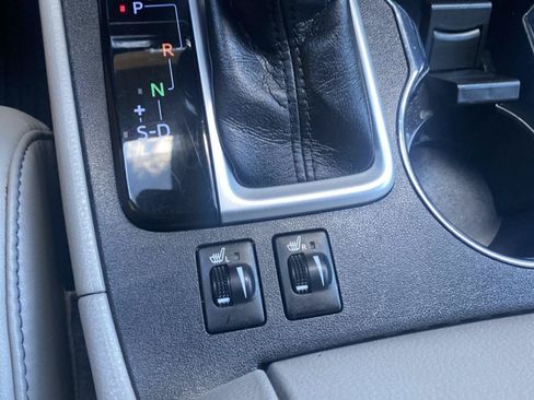 Used 2019 Toyota Highlander XLE AWD/4WD image 20