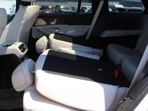 Used 2025 Mercedes-Benz GLS 450 4MATIC image 46